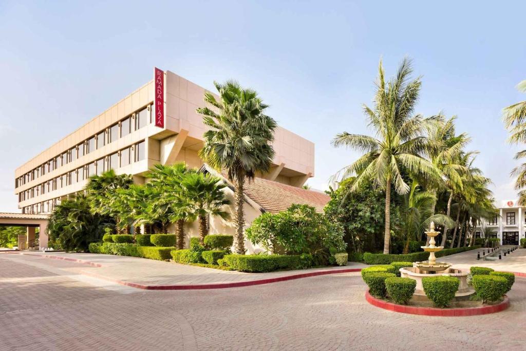 Ramada Plaza by Wyndham Karachi Airport Hotel - image 4