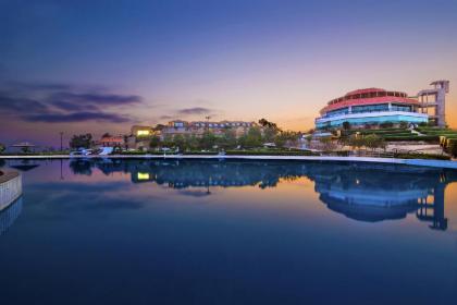 Dreamworld Resort Hotel and Golf Course - image 1