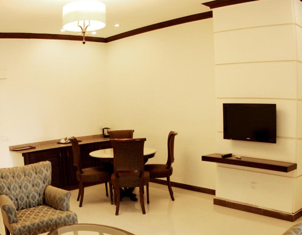 Dreamworld Resort Hotel and Golf Course - image 2