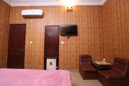 Hotel Regine Inn - image 11