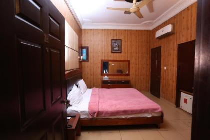 Hotel Regine Inn - image 9