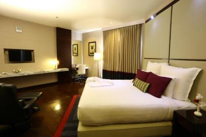 Avari Tower Karachi - image 10
