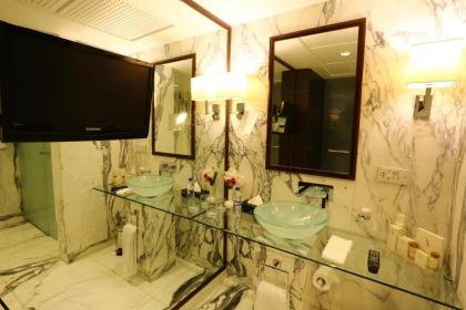 Avari Tower Karachi - image 16