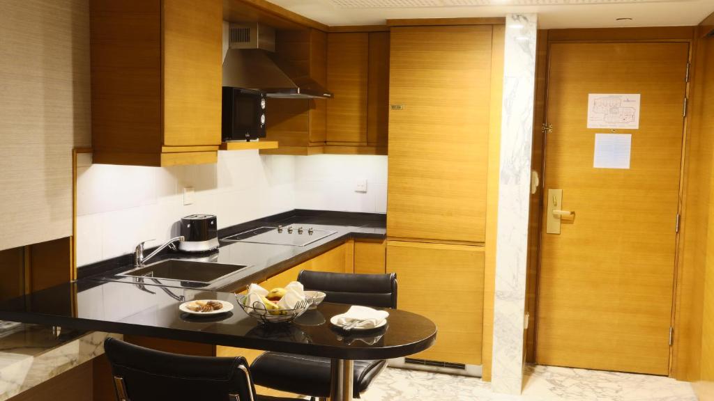 Avari Tower Karachi - image 4