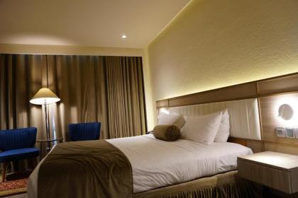 Regent Plaza Hotel & Convention Center - image 2
