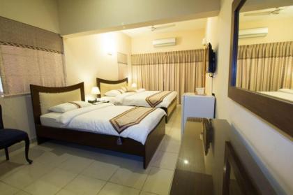 Royal Inn Hotel - image 18