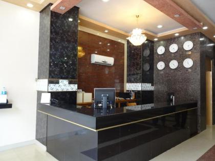 Hotel Sky Towers - image 2