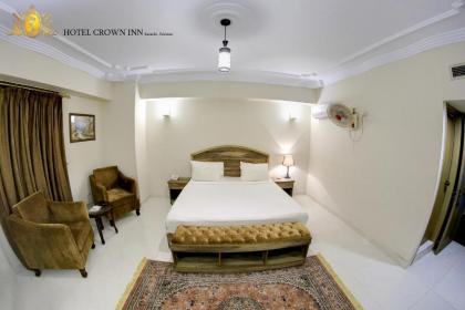 Hotel Crown Inn - image 13