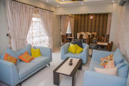 Orchards Cottage Hotel - image 15