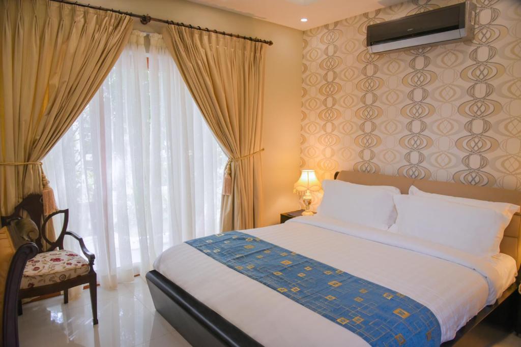 Orchards Cottage Hotel - image 3