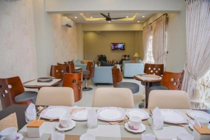 Orchards Cottage Hotel - image 5