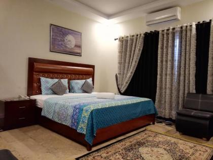 Seaview Lodge Guest House - image 1