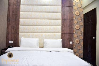 Diplomat Inn Hotel - image 10