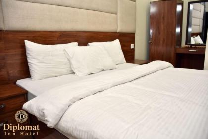 Diplomat Inn Hotel - image 12