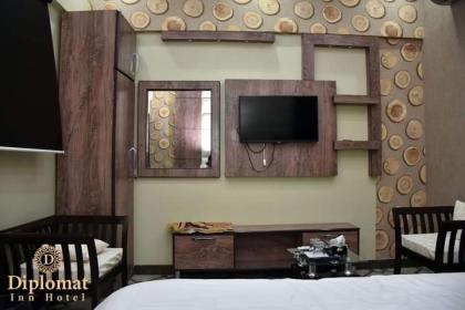 Diplomat Inn Hotel - image 17