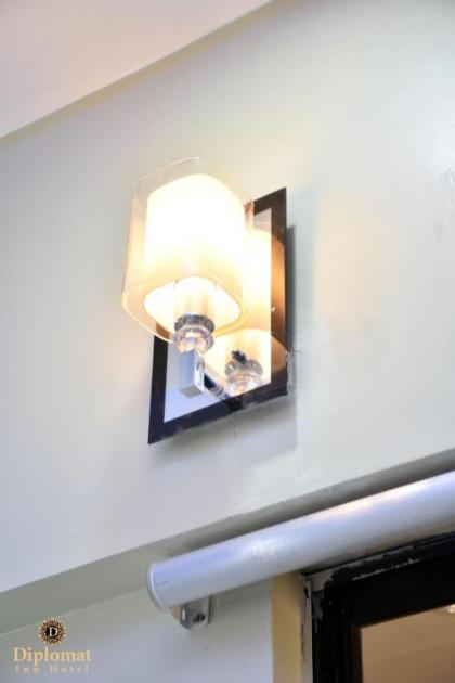 Diplomat Inn Hotel - image 2