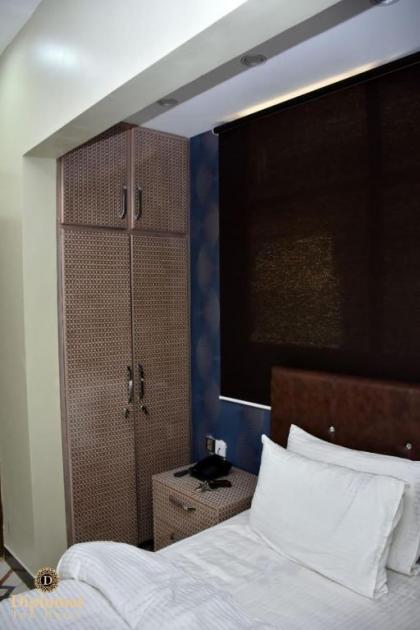 Diplomat Inn Hotel - image 3