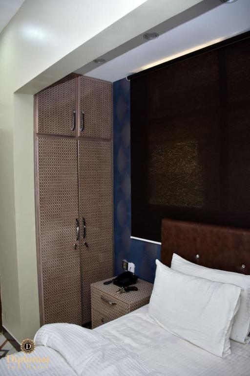 Diplomat Inn Hotel - image 3