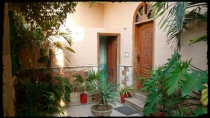 Red Stone House - image 8