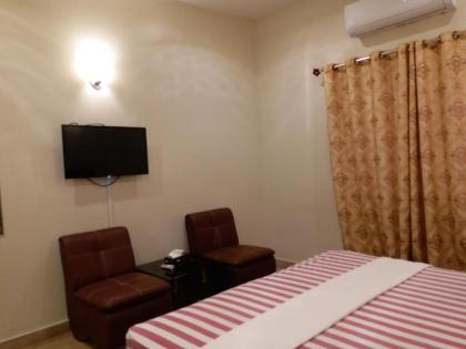 The Karachi Guest House - image 2