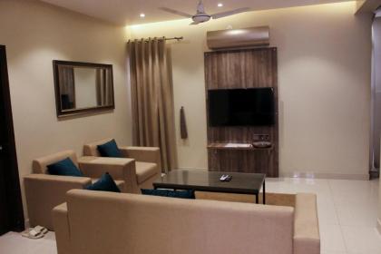Hamsun Shahrah-e-Faisal - image 11