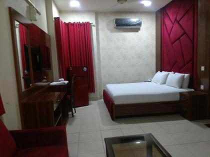 Hotel Comfort INN (R) - image 12