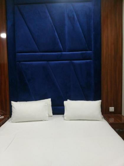 Hotel Comfort INN (R) - image 15