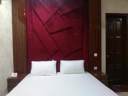Hotel Comfort INN (R) - image 8