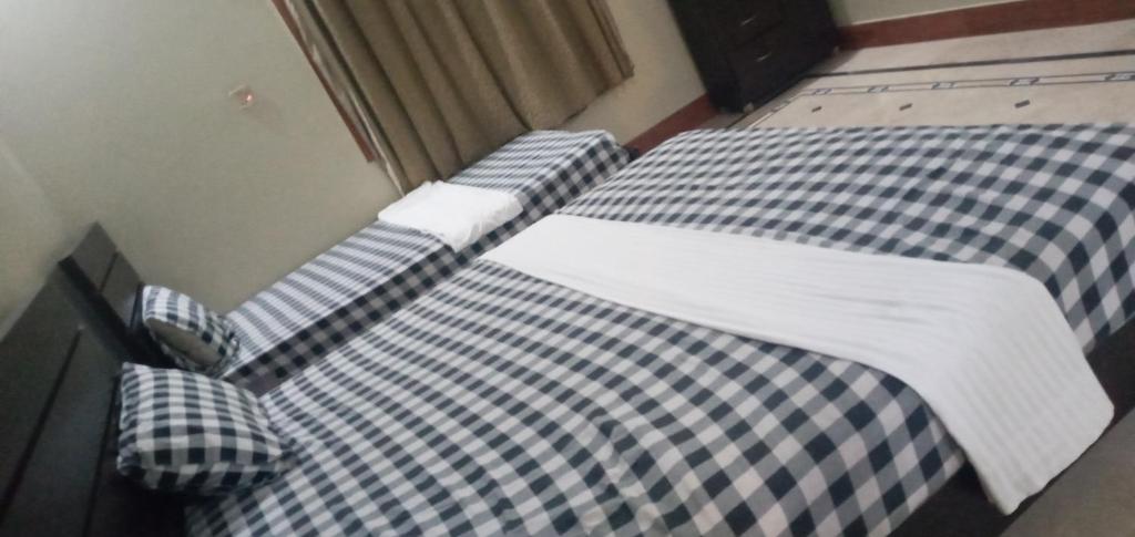 Hotel Elegant Karachi - image 4