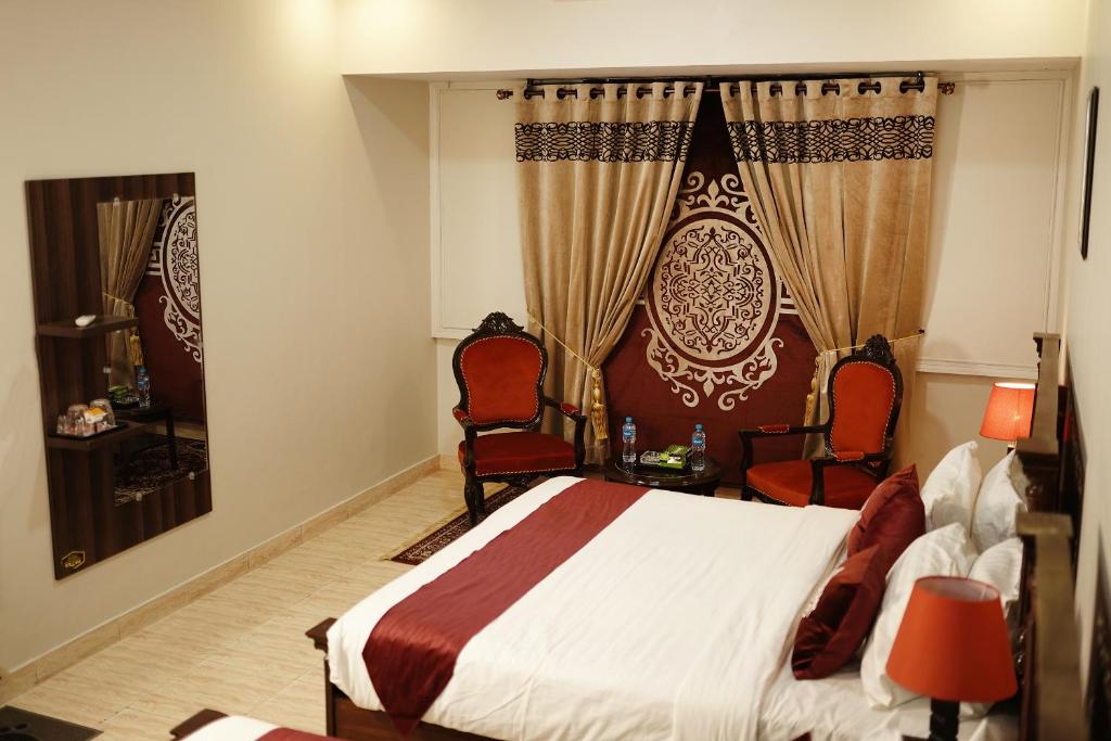 Diamond Lodge - image 3