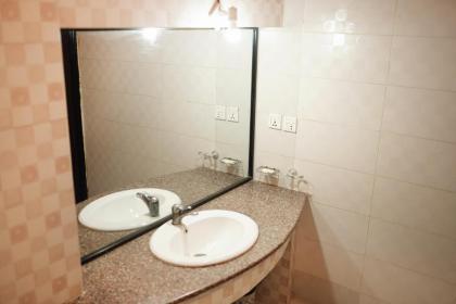 Diamond Lodge - image 5
