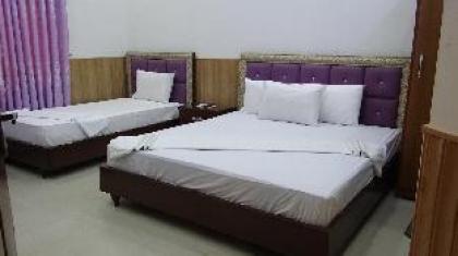 Lavish Inn Guest House - image 4