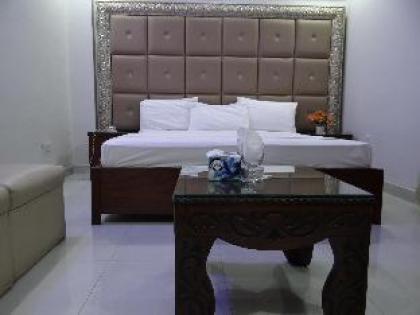 Lavish Inn Guest House - image 6