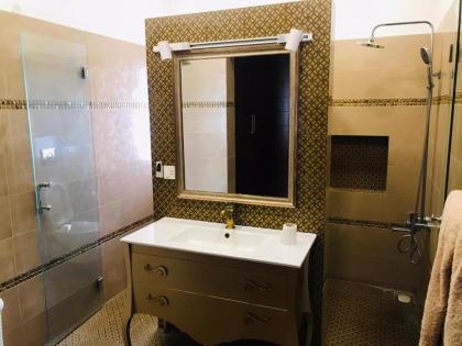 Hotel Family Guest House - image 14