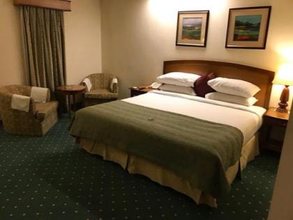 Embassy Inn Hotel - image 1