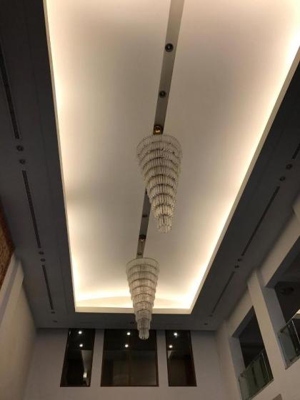 Embassy Inn Hotel - image 12
