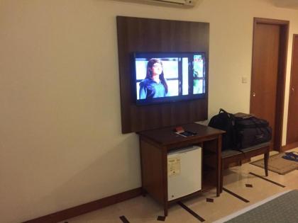 Embassy Inn Hotel - image 14