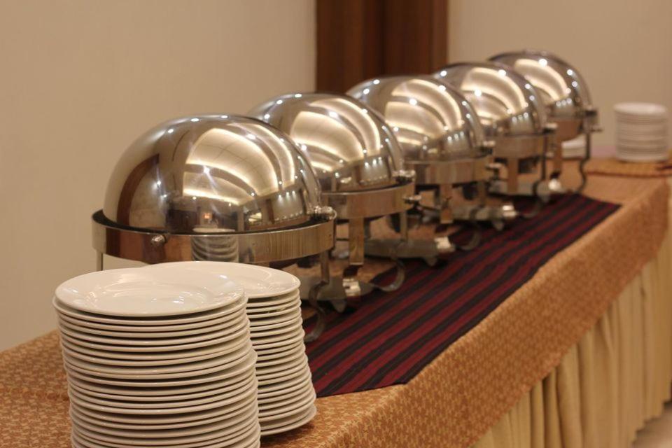 Embassy Inn Hotel - image 2