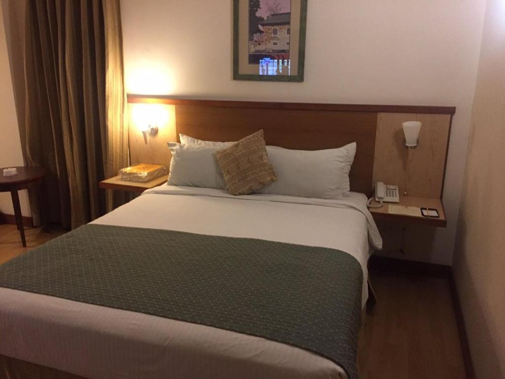 Embassy Inn Hotel - image 3