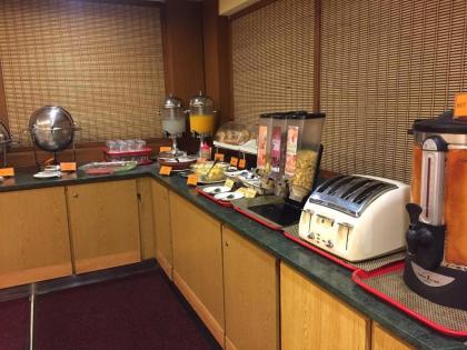 Embassy Inn Hotel - image 4
