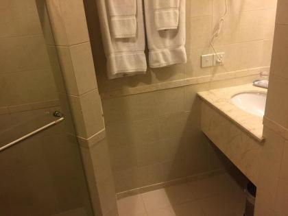 Embassy Inn Hotel - image 8