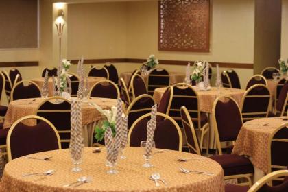 Embassy Inn Hotel - image 9