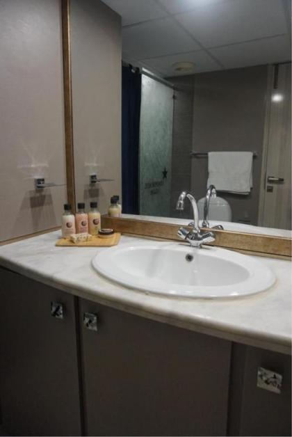 Airport Hotel - image 7