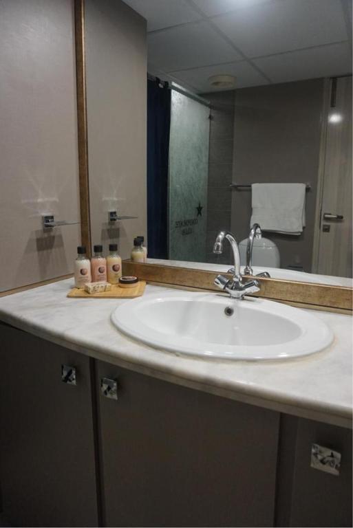Airport Hotel - image 7