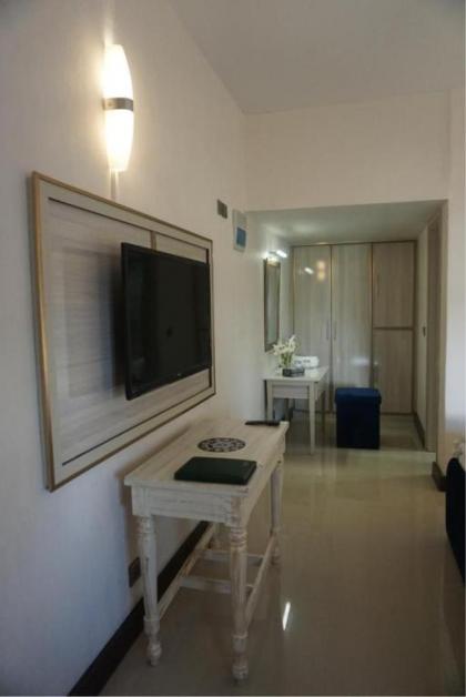 Airport Hotel - image 9