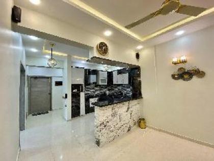 Elegant & Spacious 2br family aptSharah e Faisal - image 11