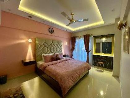 Elegant & Spacious 2br family aptSharah e Faisal - image 3