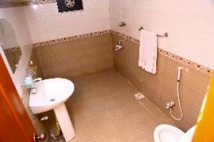 LUXURY INN - FAMILY ROOM - image 4