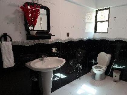 Zaha Home:Najaf Mahal Apt-2br spacious & cheerful - image 10