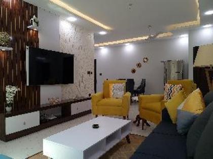 Zaha Home:Najaf Mahal Apt-2br spacious & cheerful - image 5